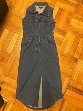 Bebe Sleeveless Button-Front Denim Dress with Front Slit